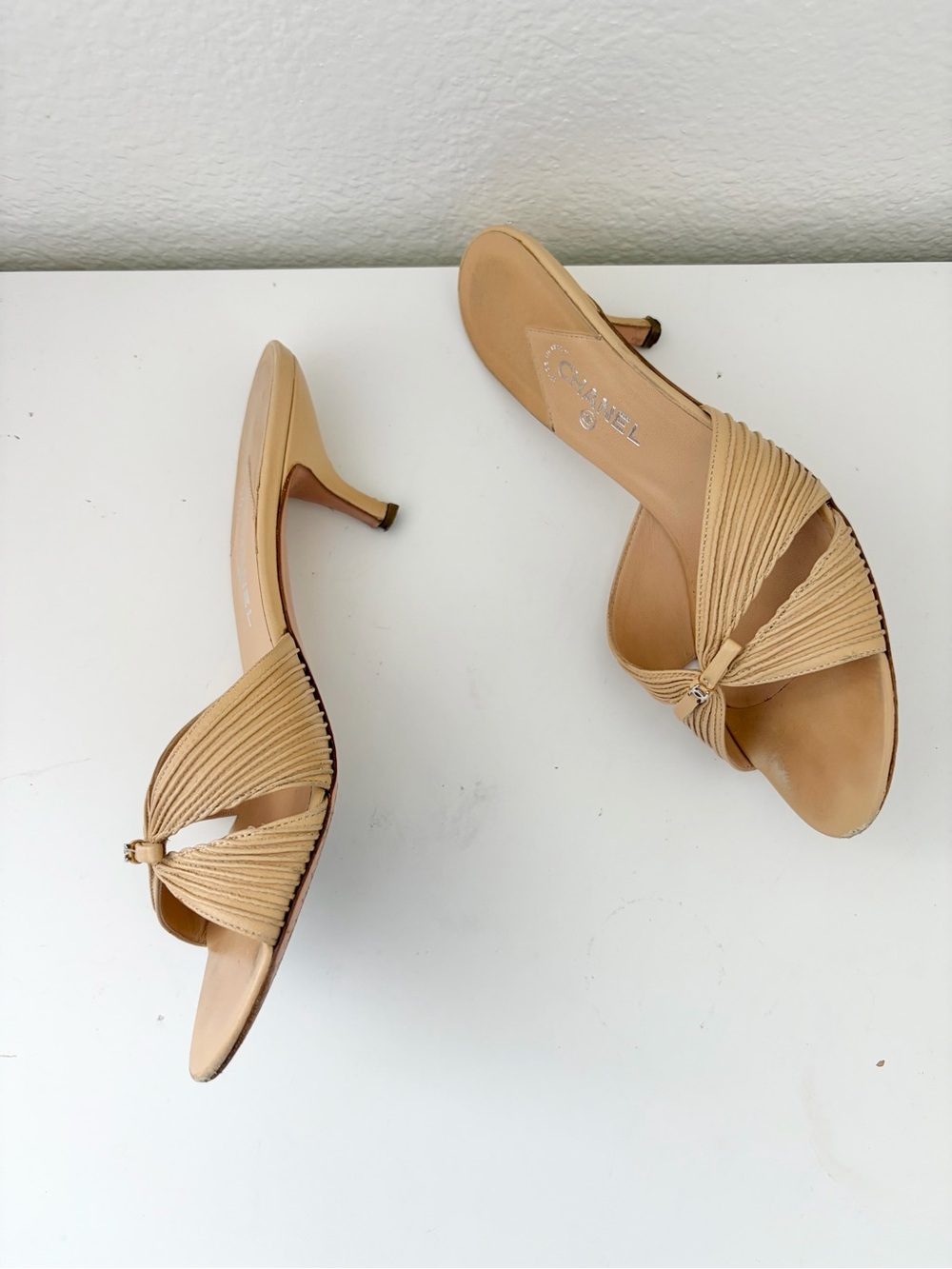 CHANEL Tan Bow Slide Kitten Heels with CC Accent - Picture 3 of 8